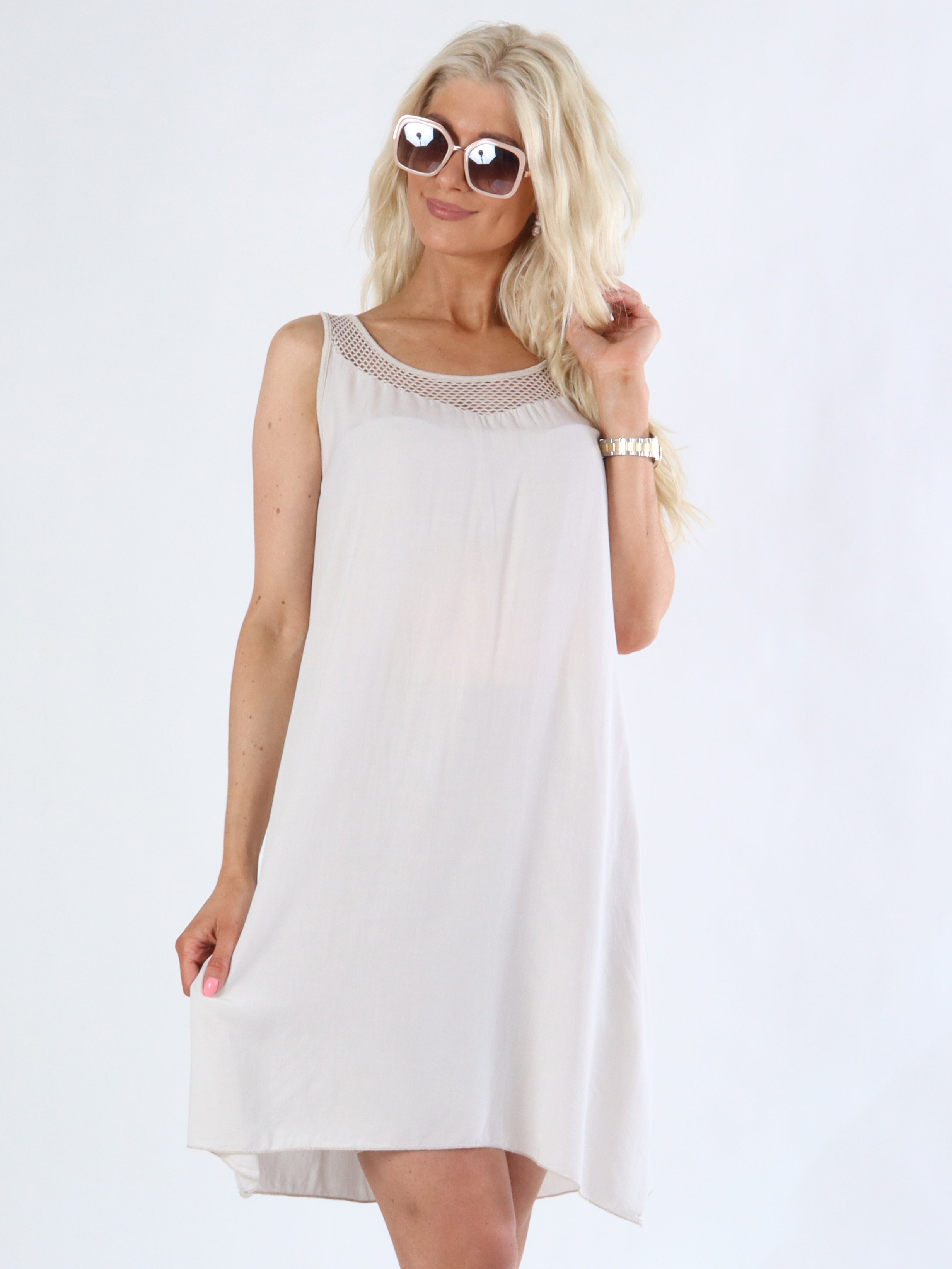 Aprilia - Sommerkjole med net mønster ved skulder